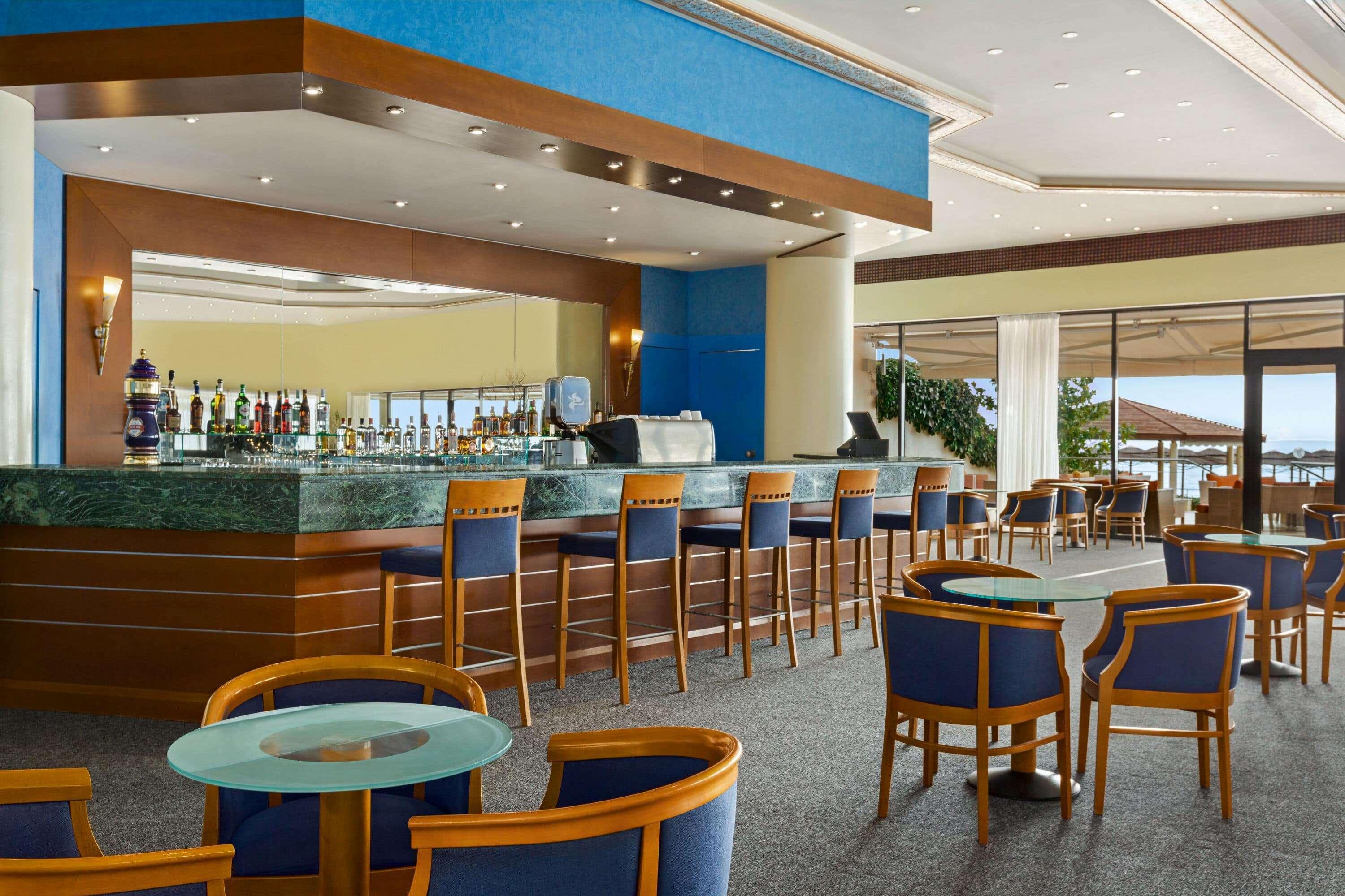 Ramada Plaza By Wyndham Thraki Hotel Alexandroúpolis Luaran gambar The bar at the Sheraton Club