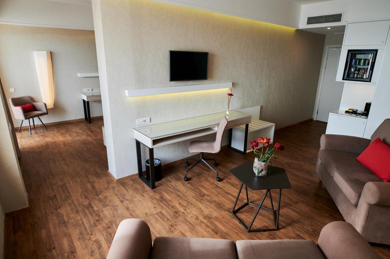 Ramada Plaza By Wyndham Thraki Hotel Alexandroúpolis Luaran gambar Suite